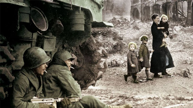 مستند سریالی آخرالزمان: جنگ جهانی دوم Apocalypse :The Second World War 2009